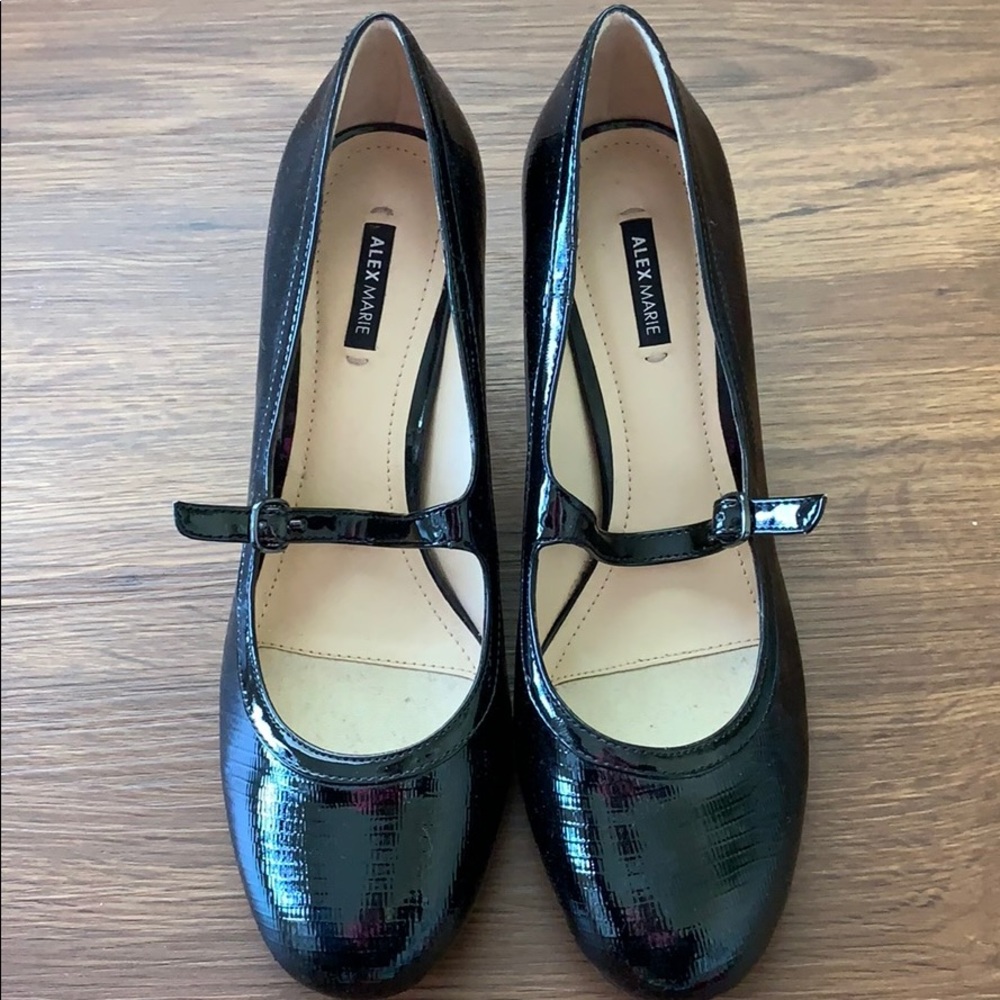 Black Alex Marie heels!!
